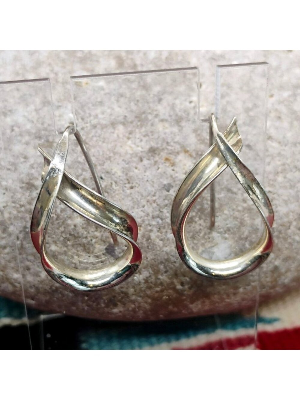 Sterling Silver Awareness Ribbon Pierced Crossover Hoop Earrings 4.6g - Picture 2 of 6